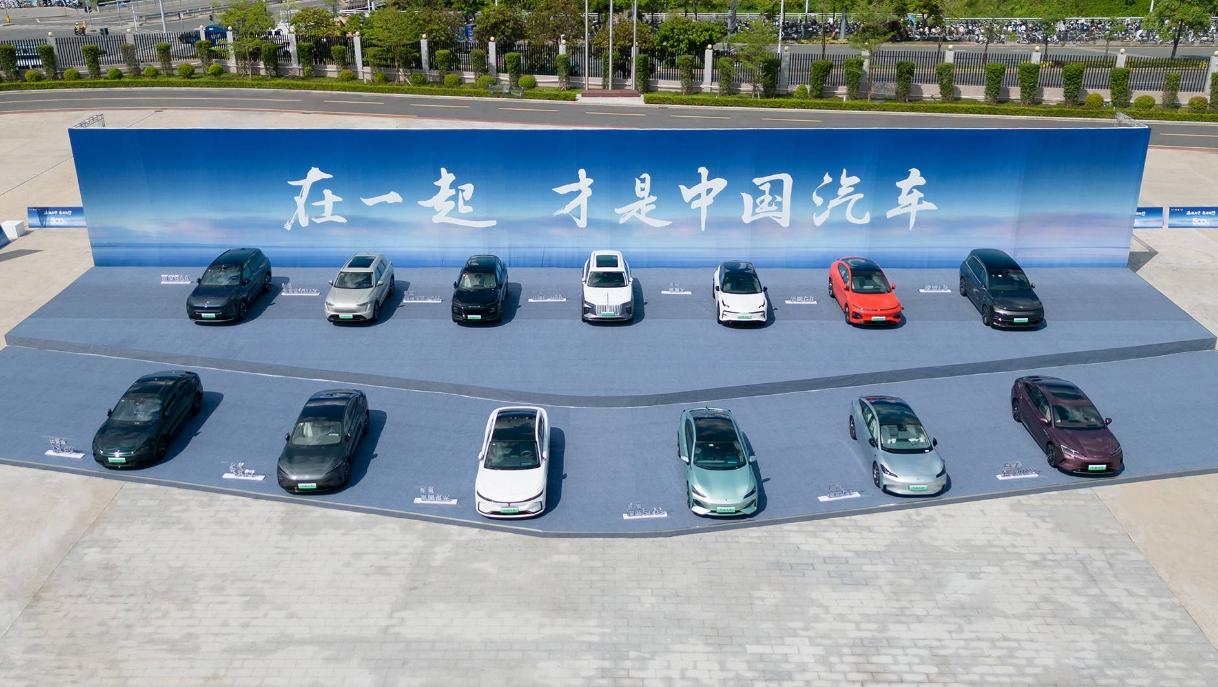 比亚迪用20万获全网点赞：不吹牛就不会营销的风气，是该变变了