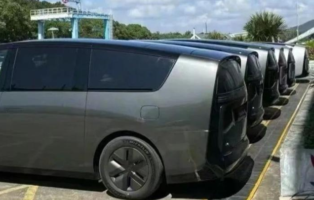 理想MEGA遭遇抹黑风波，到底是谁在暗中操控？