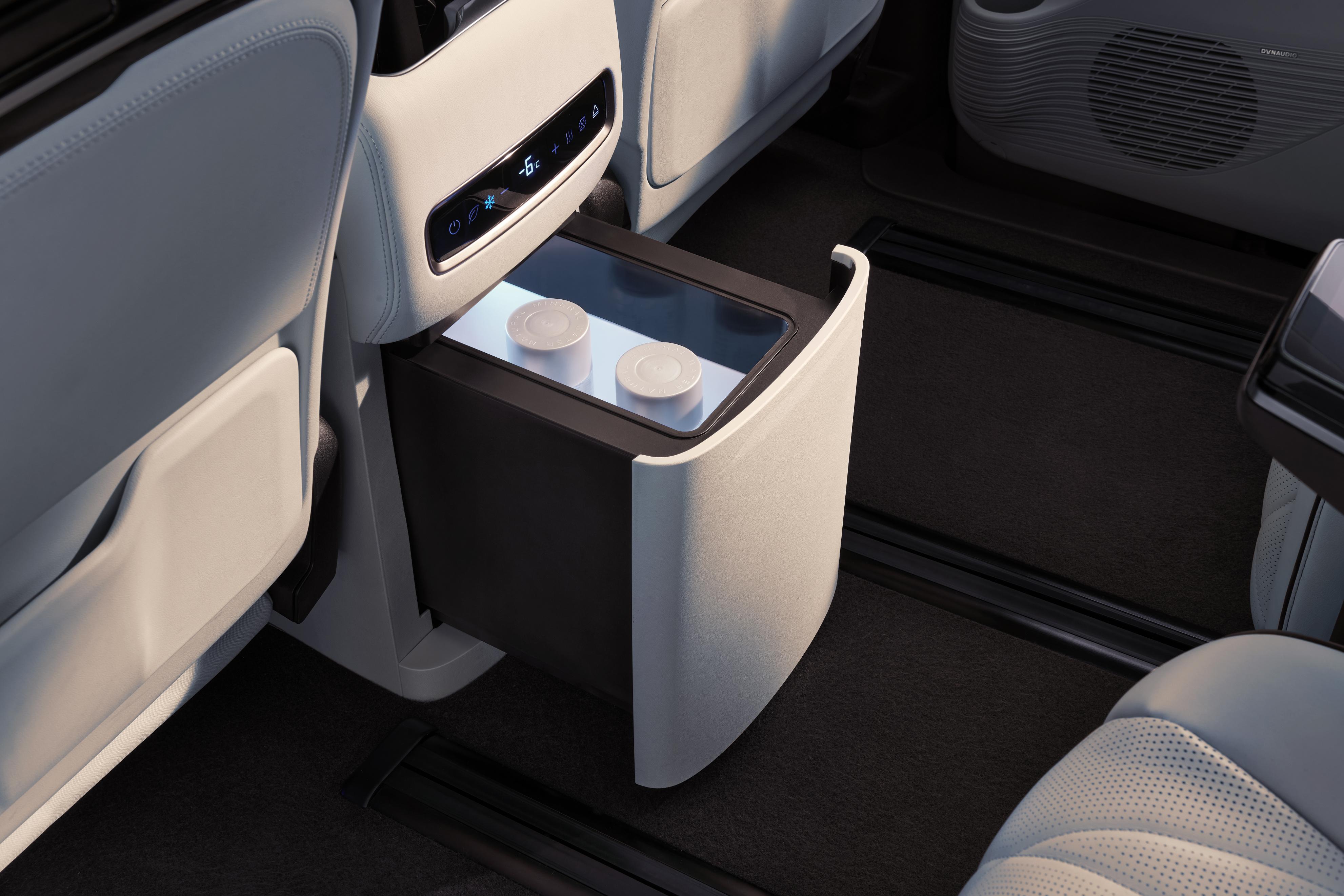 2024款腾势D9上市，7项大升级，想取代它不容易