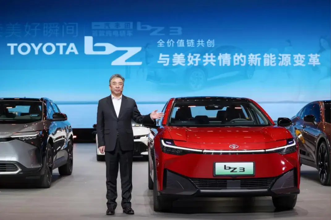 新亚洲龙小改款,新增2.0L混动系统,一汽丰田被批没有诚意?