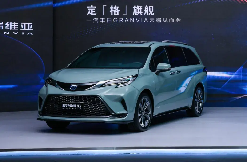 新亚洲龙小改款,新增2.0L混动系统,一汽丰田被批没有诚意?