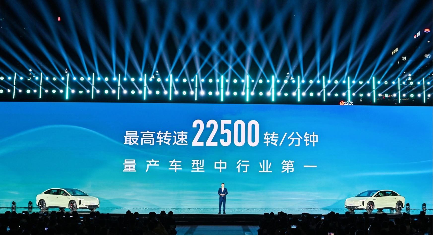 3.5秒破百 最大续航820公里 红旗EH7售价22.98万起