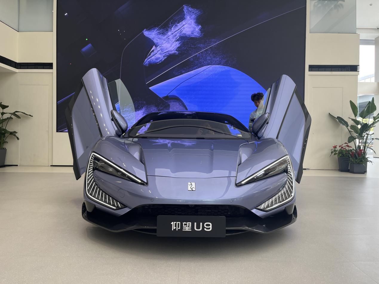 百万级中国超跑！仰望U9到店实拍，这才叫Dream Car