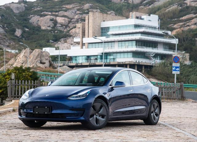 国产特斯拉Model 3正式交付，可享补贴约2.5万，未来成本降65%？