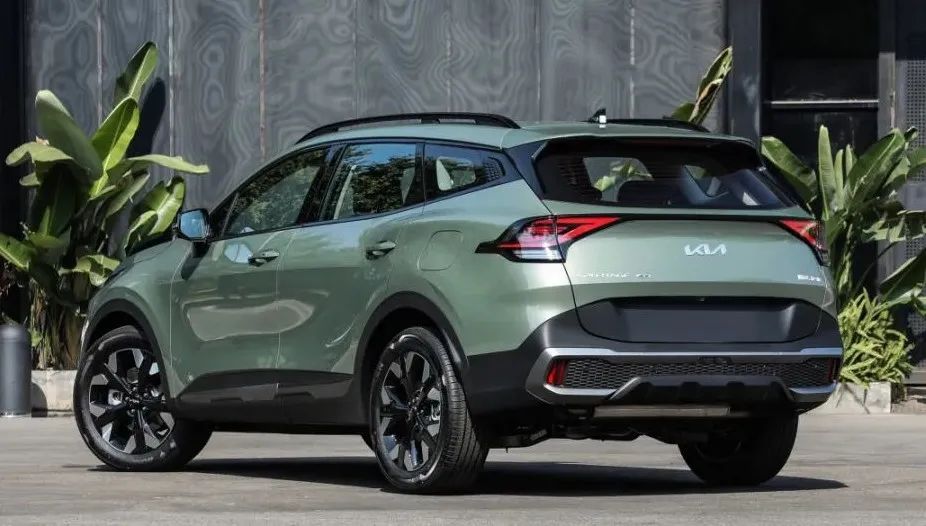 小众但不缺实力,起亚狮铂拓界对比全新三菱欧蓝德,孰胜孰负?