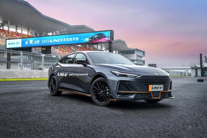 长安UNI-V插电混动版车型，如果真是14.89万元起售，肯定凉