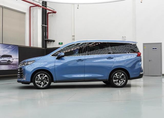上汽大通MAXUS G50 PLUS与宋MAX怎么选?当然选性价比更高的那个