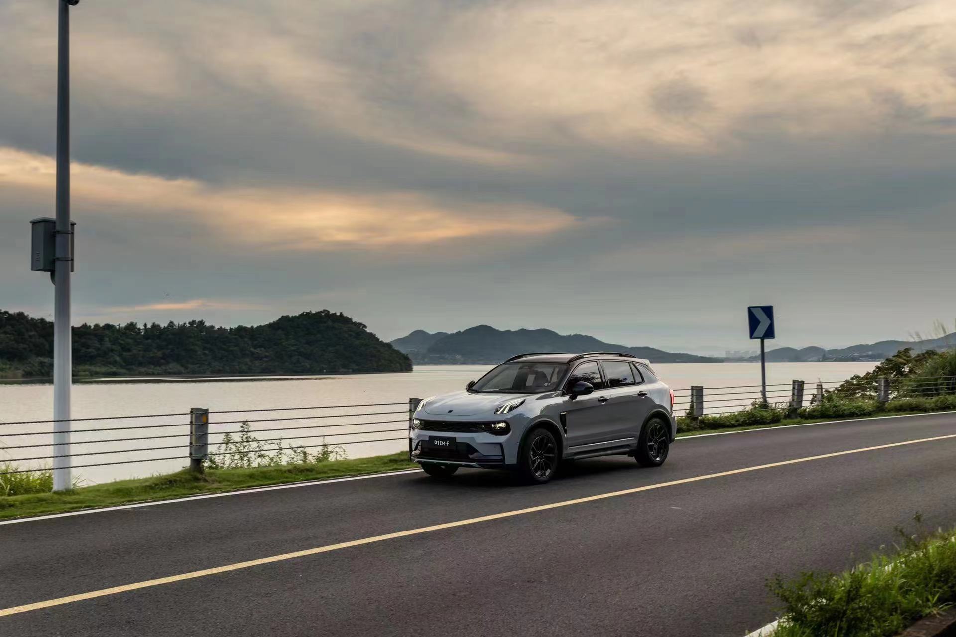 实测百公里油耗4.2L,领克01油电混比日系还日系?