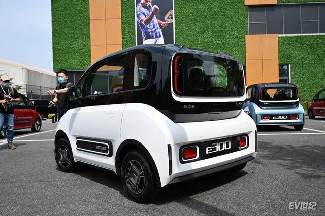 新宝骏E300/E300Plus上市 补贴后售价6.48万-8.48万元