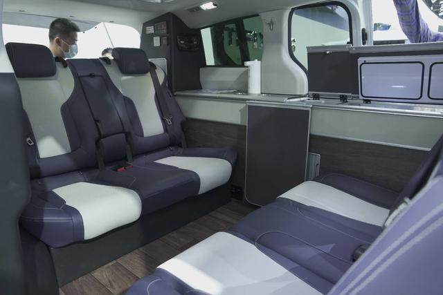 最像房车的MPV长什么样？走，带你上车看看