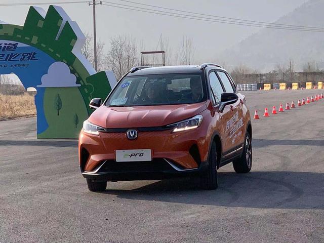 长安推纯电SUV，充30分钟能跑320km，10.69万起，马力超2.0L