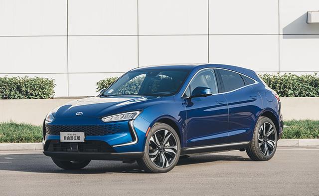 续航超1000公里 赛力斯SF5自由远征版上市售25.98万