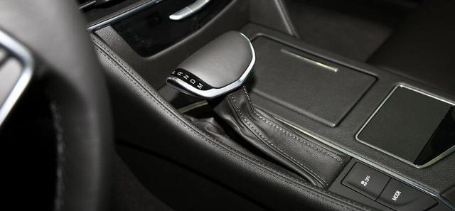 入门车型下调6万,新增10AT变速箱,凯迪拉克CT6新老对比