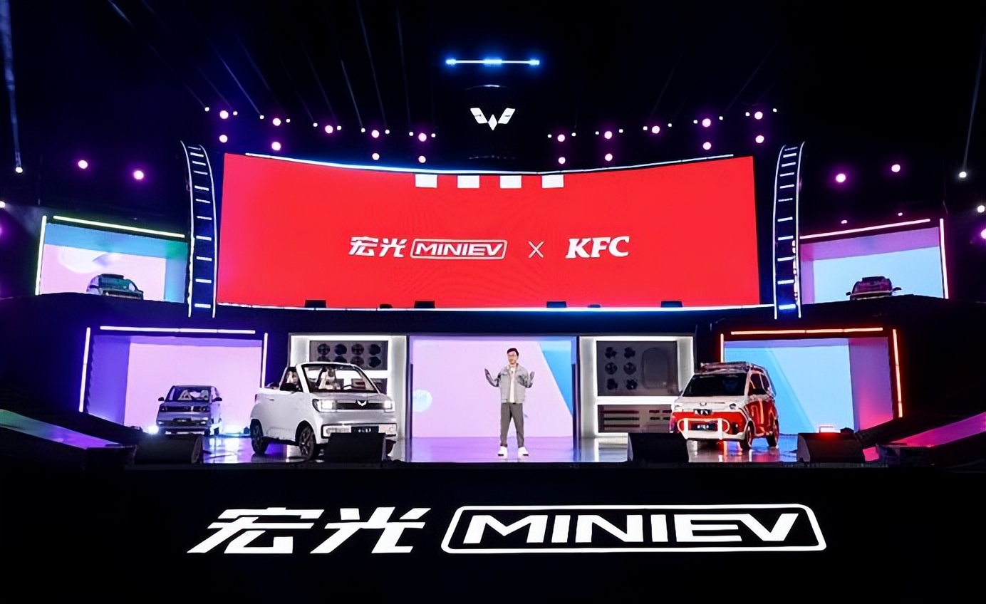 宏光 MINIEV探路定制化敞篷 五菱决心亿级两轮替代市场