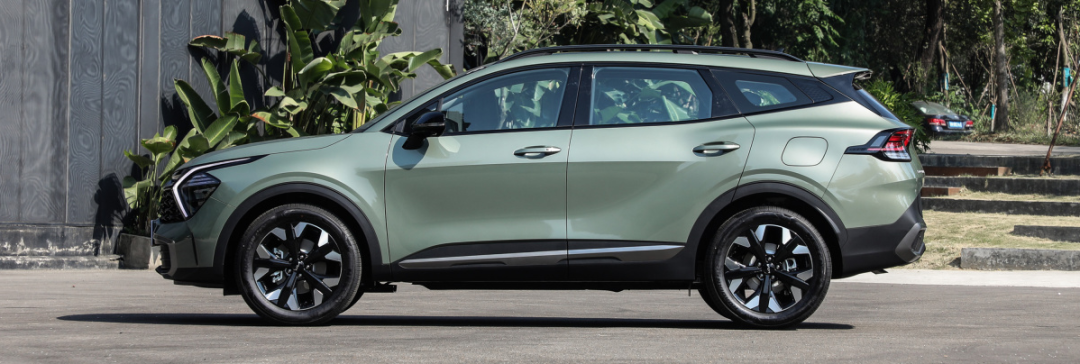 小众但不缺实力,起亚狮铂拓界对比全新三菱欧蓝德,孰胜孰负?