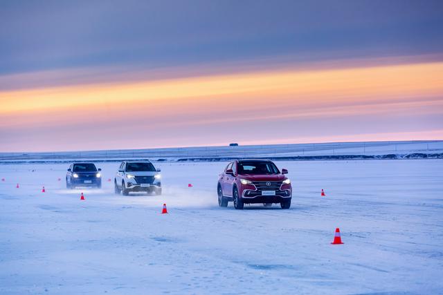 "冰马"傲立海拉尔雪原，长安CS85 COUPE更快、更稳、更强悍