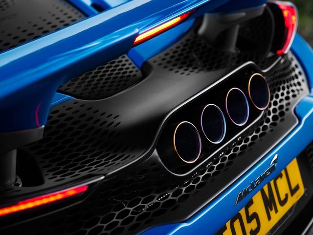 将敞篷车开到时速300km/h是什么感觉?让迈凯伦765LT Spider告诉你