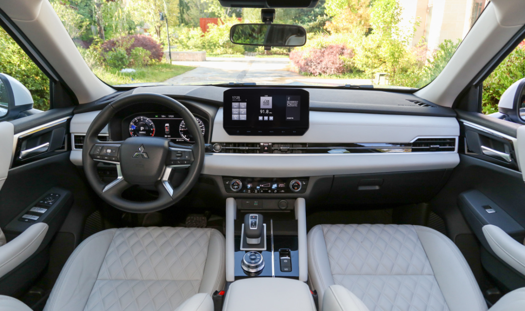 小众但不缺实力,起亚狮铂拓界对比全新三菱欧蓝德,孰胜孰负?