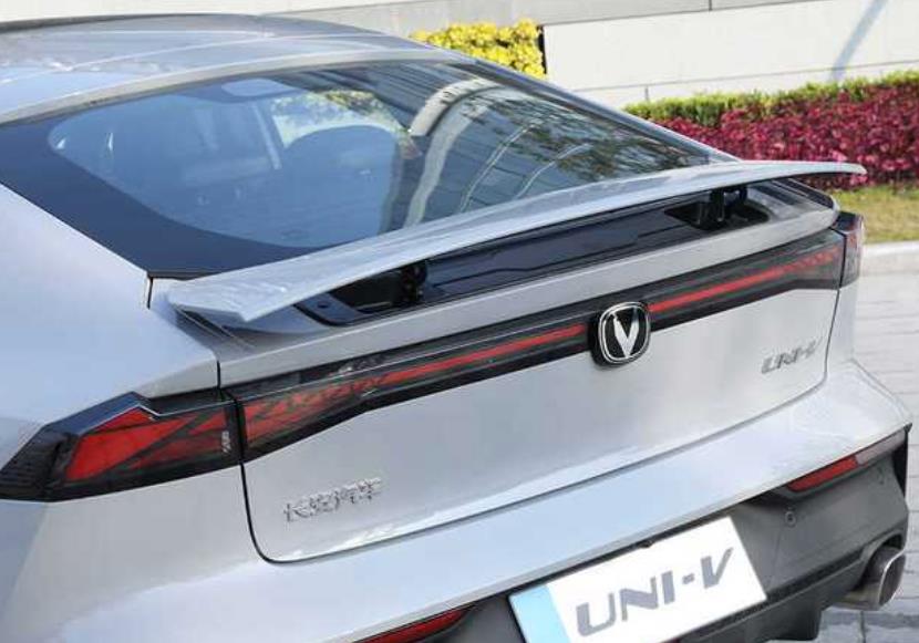 10.89万起售,“价格屠夫”长安UNI-V,能否振兴UNI家族?