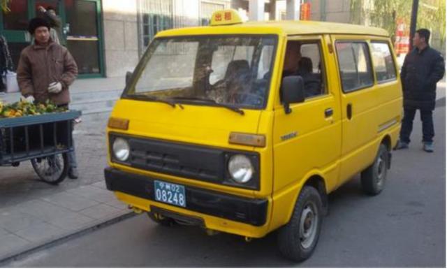 让我们一起回到《你好,李焕英》的时代看看80年代的“情怀”车