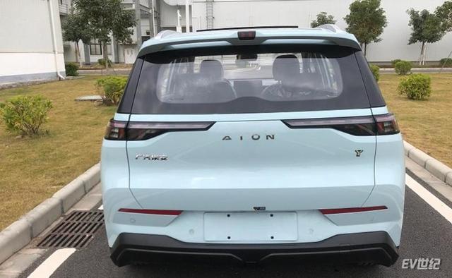 广汽埃安AION Y/Y Pio量产版曝光 延续展车设计理念