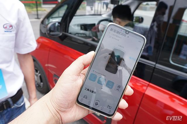 新宝骏E300/E300Plus上市 补贴后售价6.48万-8.48万元