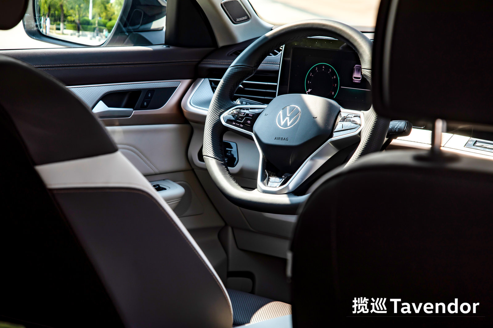 静态体验大众揽巡：实车比图片有高级感，后排空间不输冠道