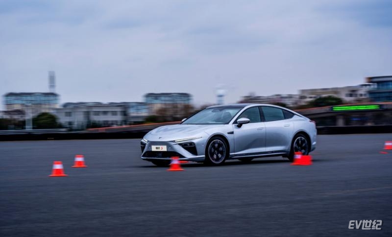 哪吒S上市 哪吒汽车迎来4.0时代