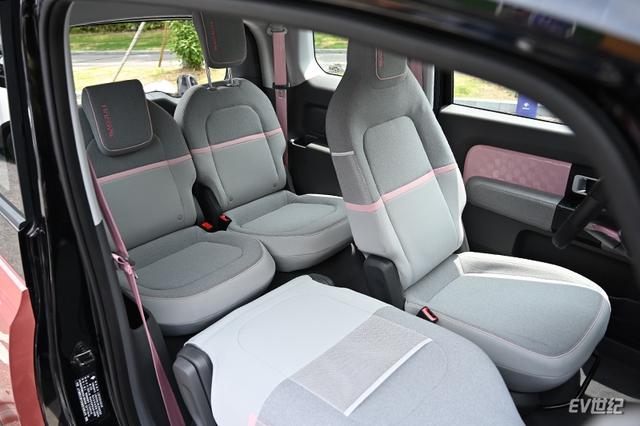 新宝骏E300/E300Plus上市 补贴后售价6.48万-8.48万元