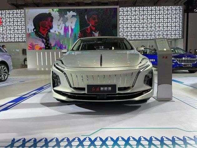 从红旗E-QM5到高合HiPHi X,海南新能源车展众车云集