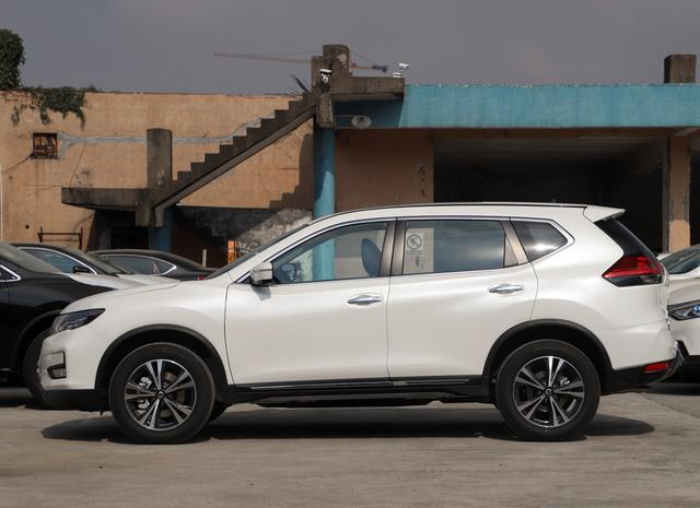 2019最畅销的日系SUV，卖出212629台，轴距2706mm，7座+四驱