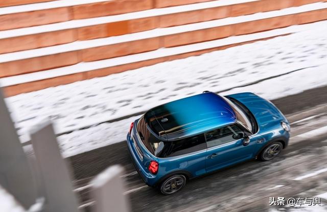 新款MINI COOPER SE正式发布,采用专属渐变色车顶