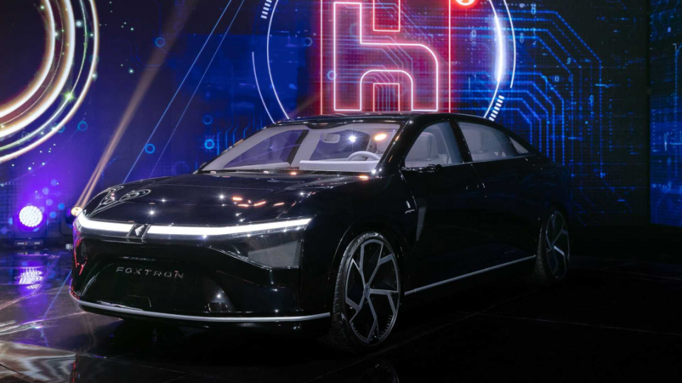 富士康推出三款电动车,代工厂有这个实力造车吗?