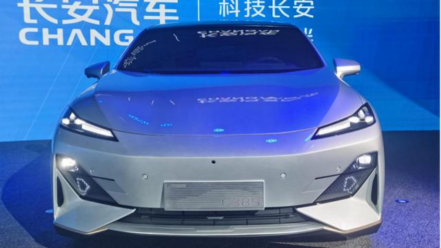 长安全新纯电轿车 实车曝光!