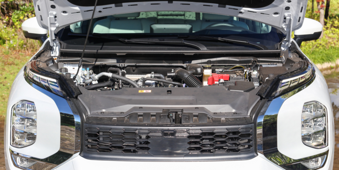 小众但不缺实力,起亚狮铂拓界对比全新三菱欧蓝德,孰胜孰负?