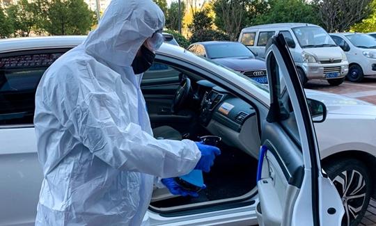 疫情期间怎样用车更安全？消毒剂喷内饰是误区，这样做才对