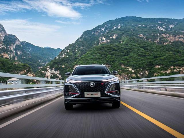 同等价位降维打击！这款中型SUV，让CS75 PLUS、博越Pro心慌