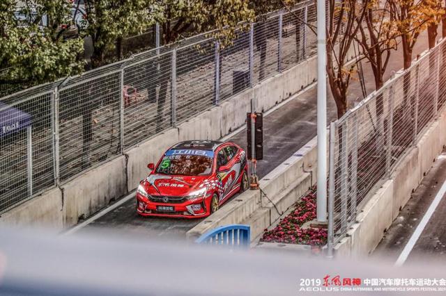 赛道狂飙 再斩双冠 风神奕炫征战CTCC 武汉站包揽两回合冠军