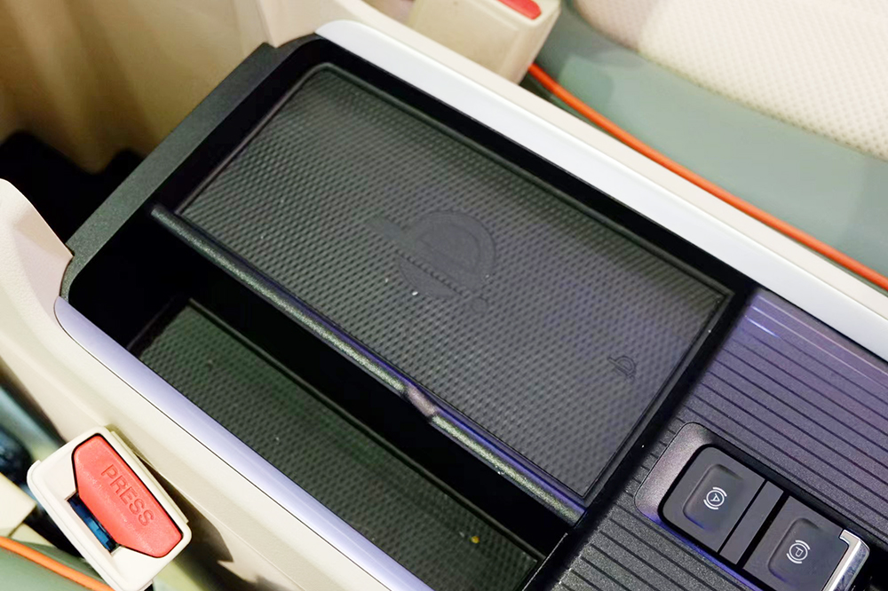 探店欧拉好猫莫兰迪版：宠粉季优惠1.8万？颜控已弃海豚