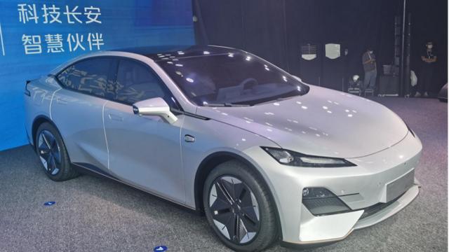长安全新纯电轿车 实车曝光!