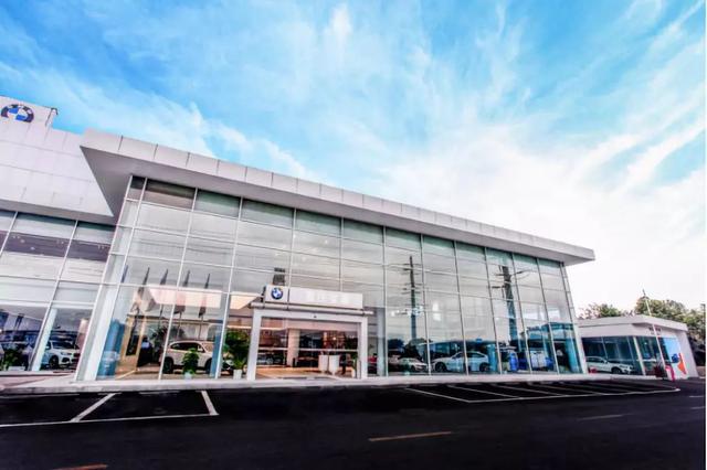 重庆首家BMW 5S店焕新开业，全新8系来“捧场”