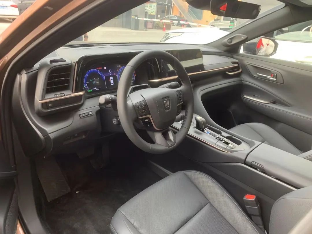 定了！新款丰田皇冠11月引入国内，自降身价对标“34C”？