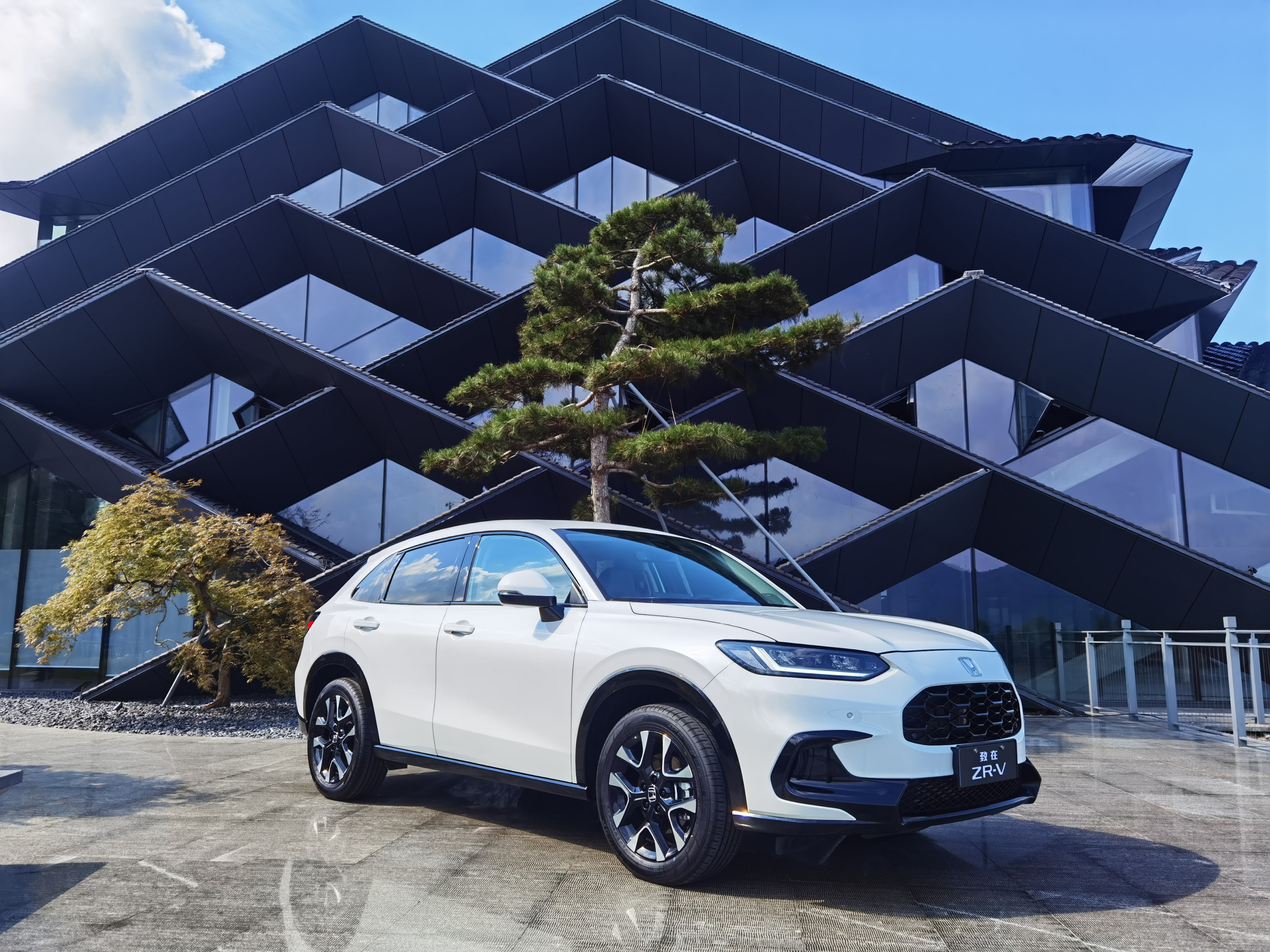 是一款紧凑级燃油SUV!可ZR-V致在凭什么代表年轻需求?