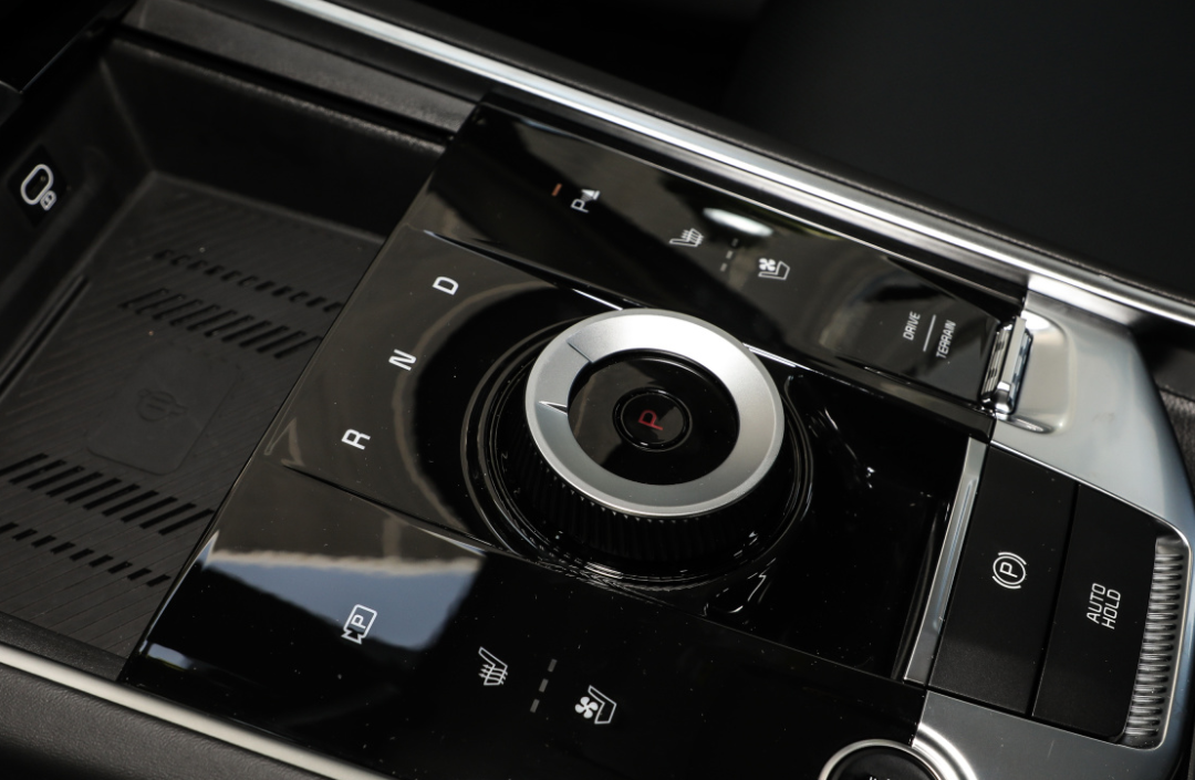 小众但不缺实力,起亚狮铂拓界对比全新三菱欧蓝德,孰胜孰负?