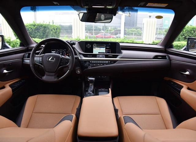 为什么人们越来越不想买第二辆车?这笔账他们算的很清