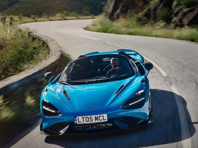 将敞篷车开到时速300km/h是什么感觉?让迈凯伦765LT Spider告诉你