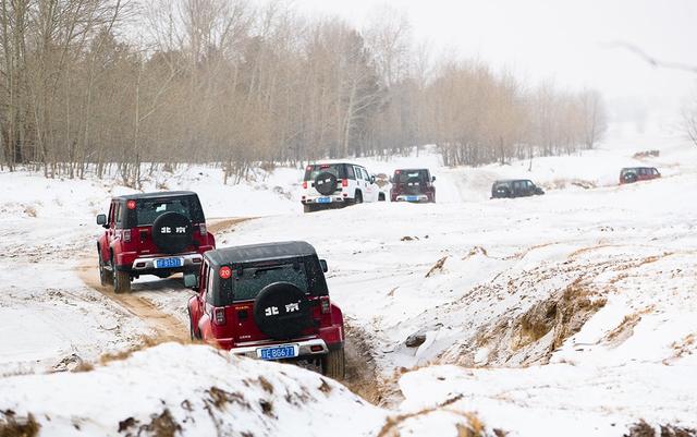 冰雪赛道刷圈速，SUV和轿车谁更强？试驾北汽全系核心车型