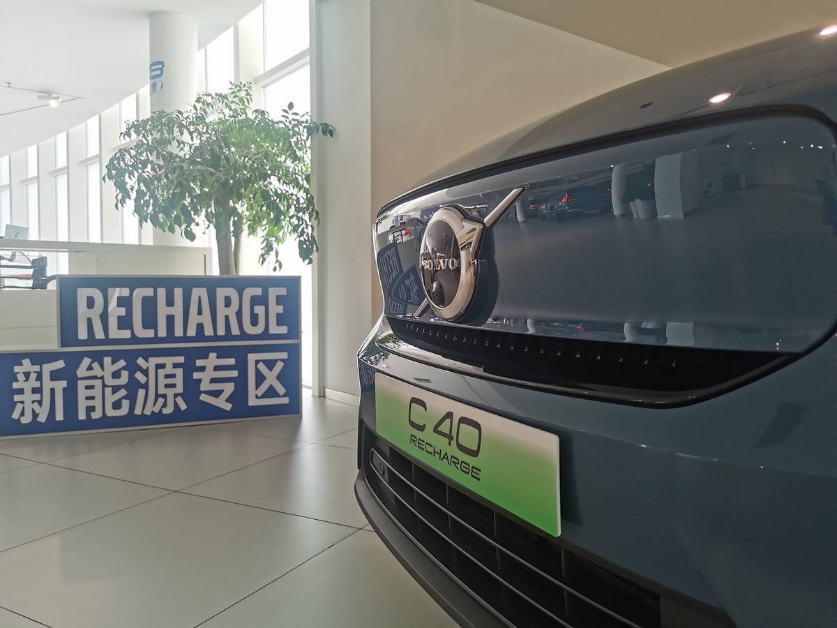 30万级纯电豪华SUV，沃尔沃C40到店实拍，4.7秒破百