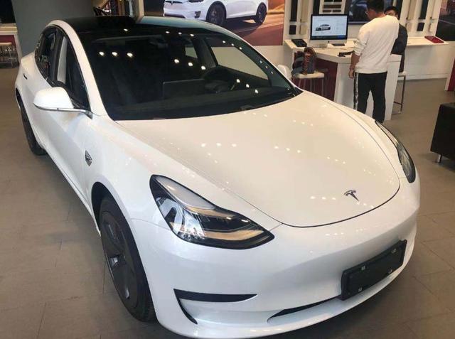 国产特斯拉Model 3到店首日 为何“无人问津”？