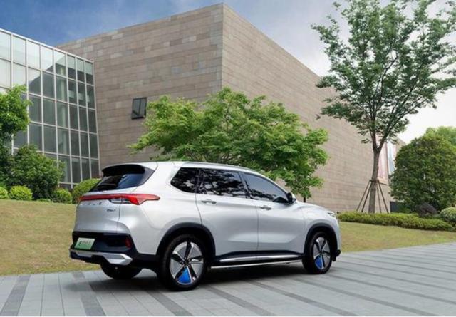 买了以下四款新能源SUV，可以省下一张沪牌的钱呢